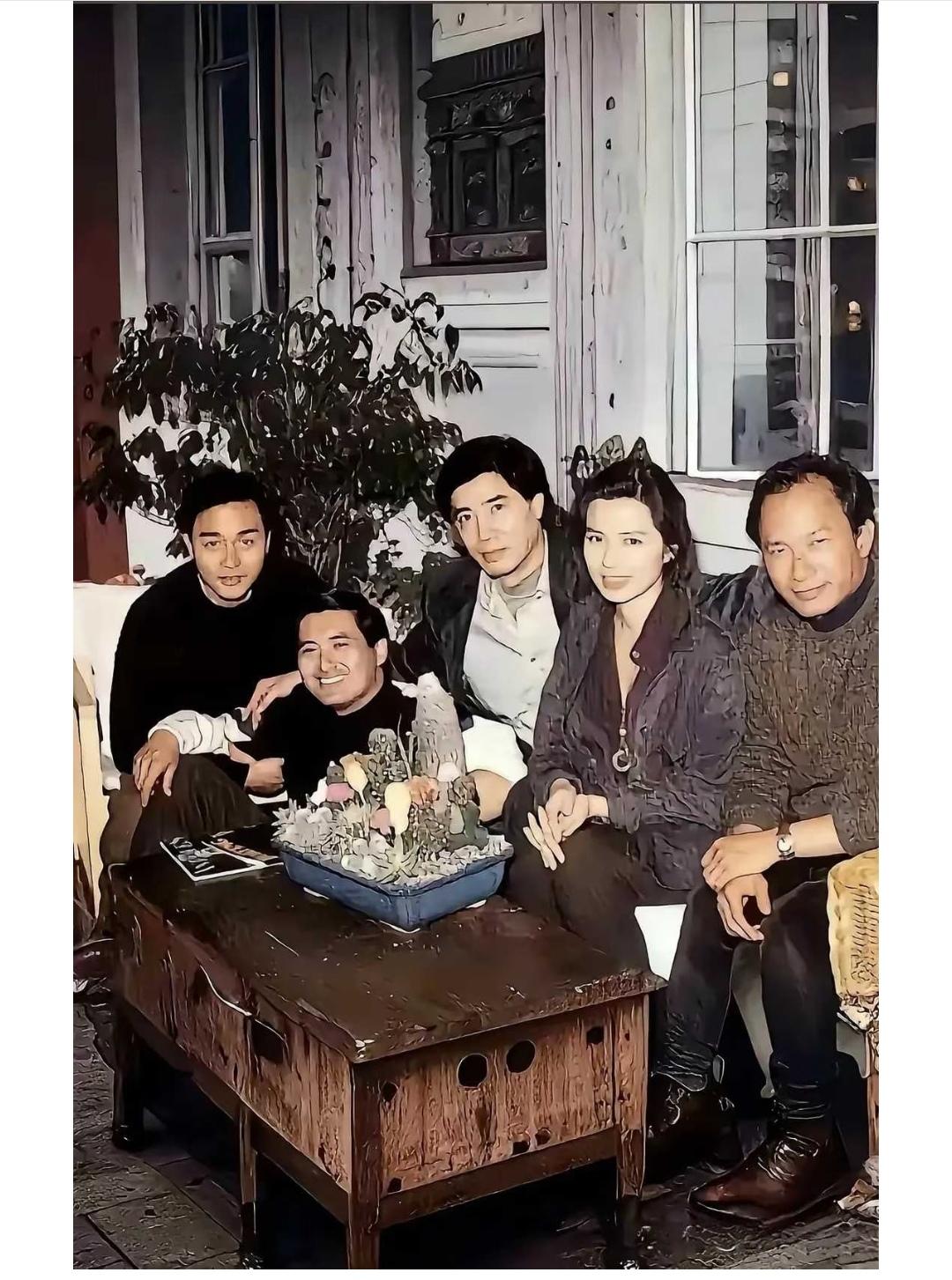 只认出了周润发。