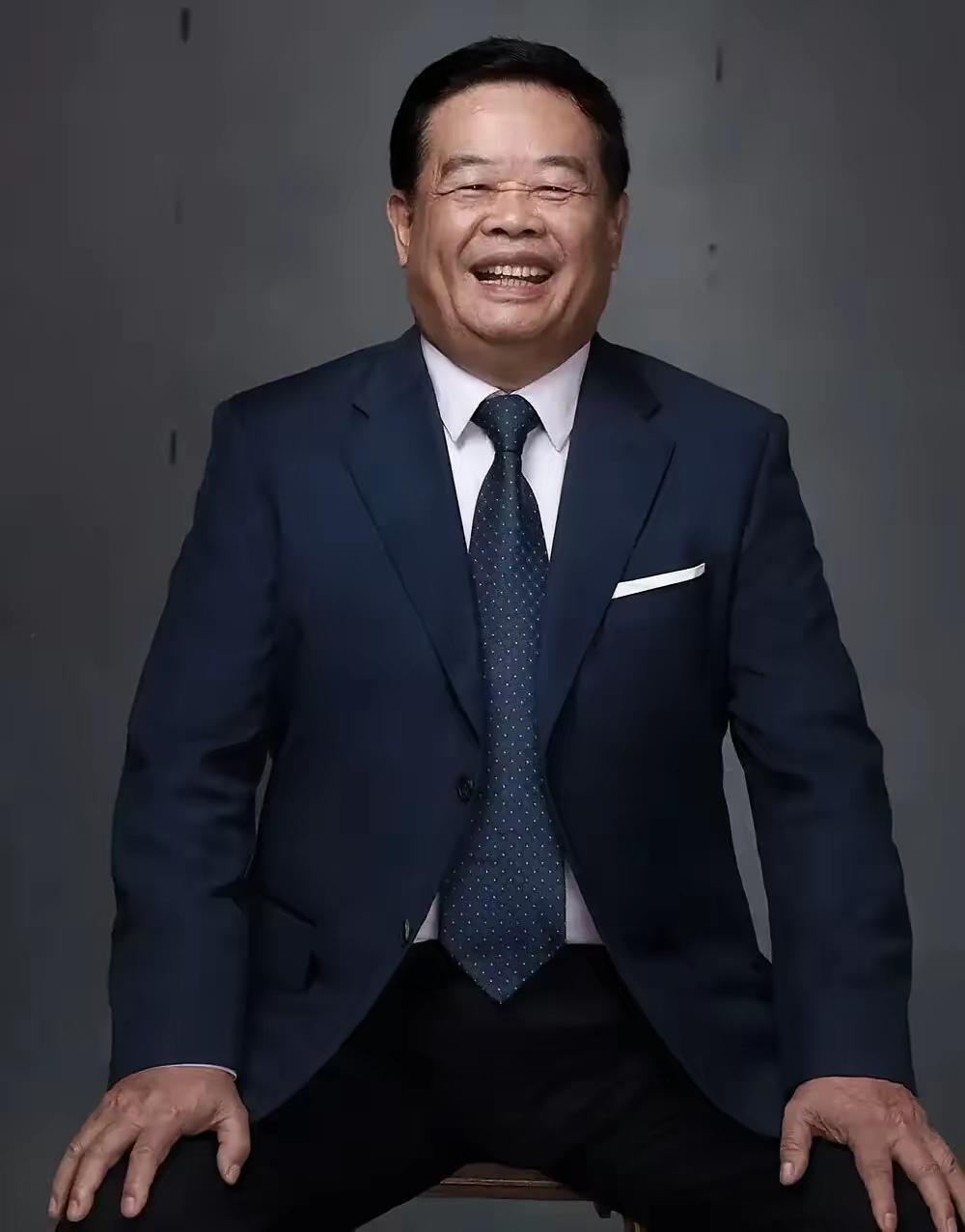 曹德旺说：“其实大部分人都不适合发财，因为钱的反噬力非常大，没有很高的德行，智慧