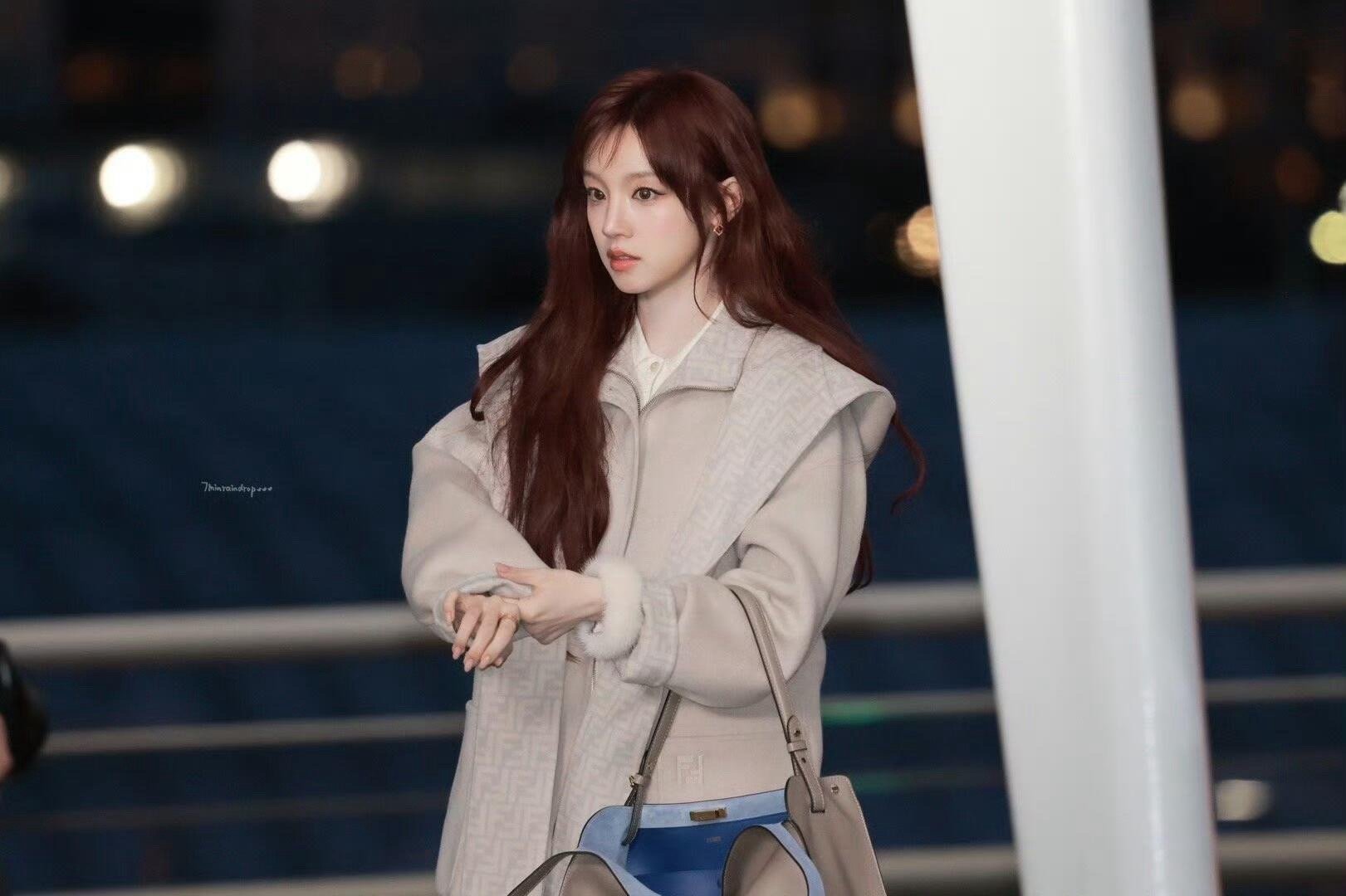 宋雨琦出发Fendi米兰时装周啦！第三张真的不是偶像剧嘛