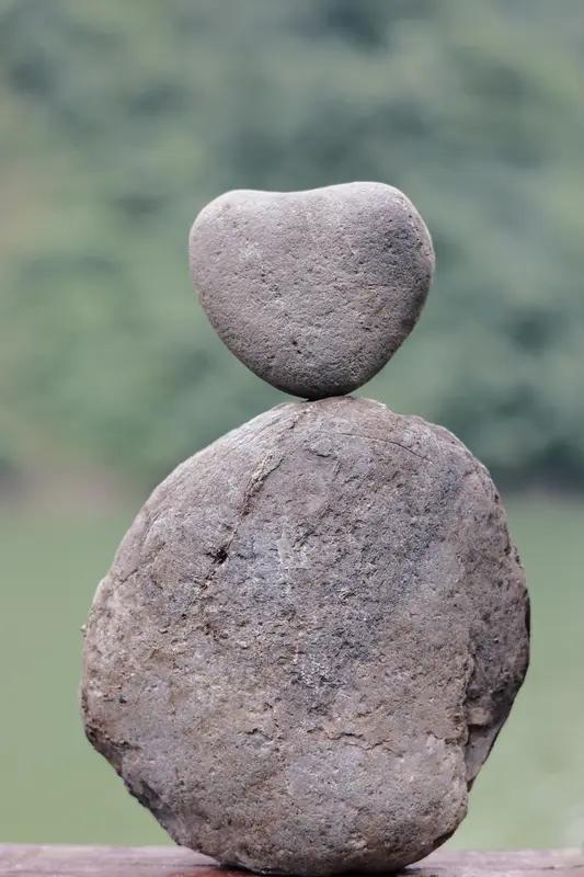 如何保持内心的平衡与快乐：人生的智慧之道在纷繁复杂的生活中，保持一颗快乐的心并