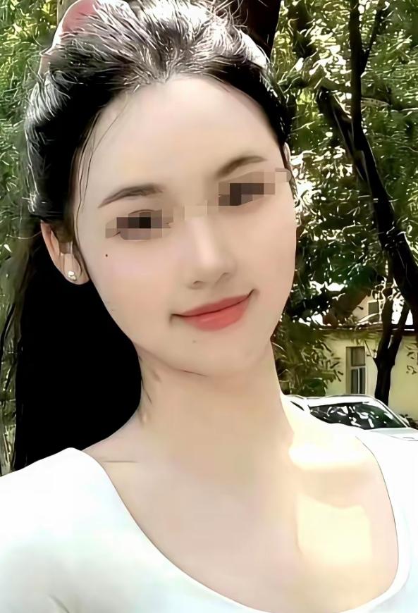 最近祁东女教师卖不雅视频这件事，全网吵翻了。很多人骂她、唾弃她，说她丢老师的脸