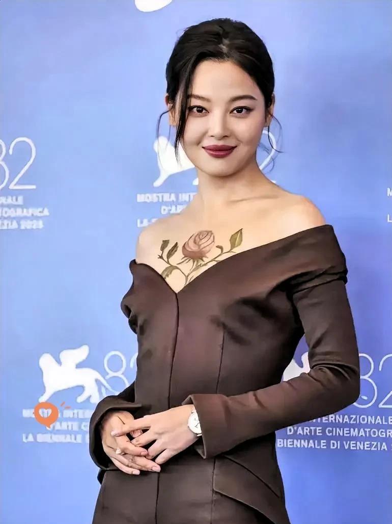 发现一个玄学，只要是辛芷蕾出席的活动，不管是国内还是国外，不管是主办方还是嘉