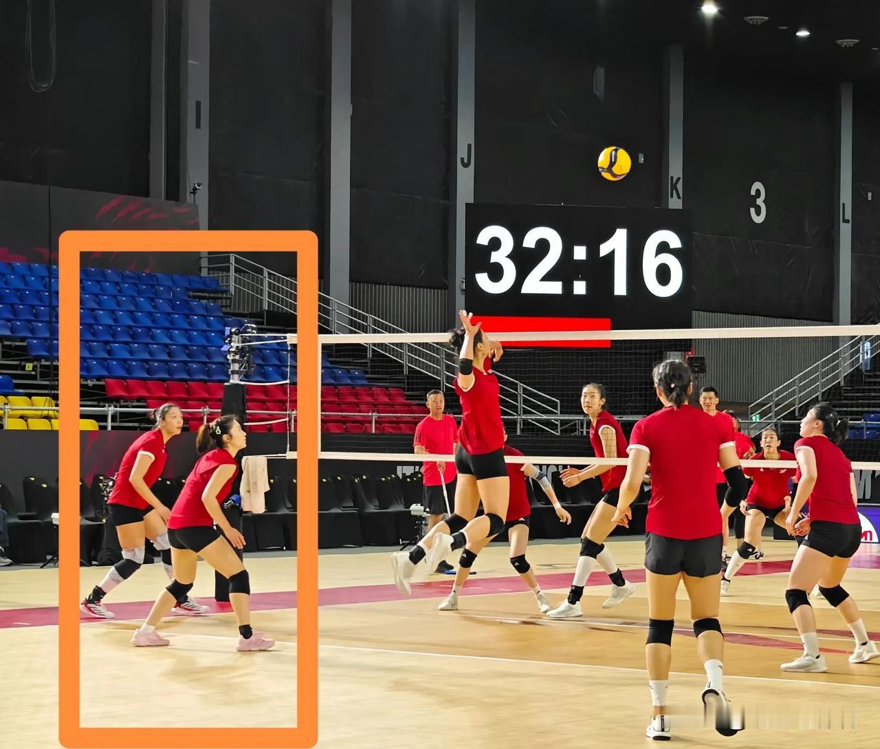 唐欣出现在中国女排清迈训练的主力阵容中。主力阵容是张籽萱、龚翔宇、后攻的庄宇珊、