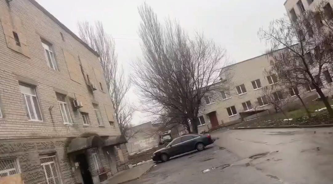 俄军正在克拉马托尔斯克附近后方区域积极焚毁敌军装备！俄军正在瘫痪斯拉维扬斯克-克