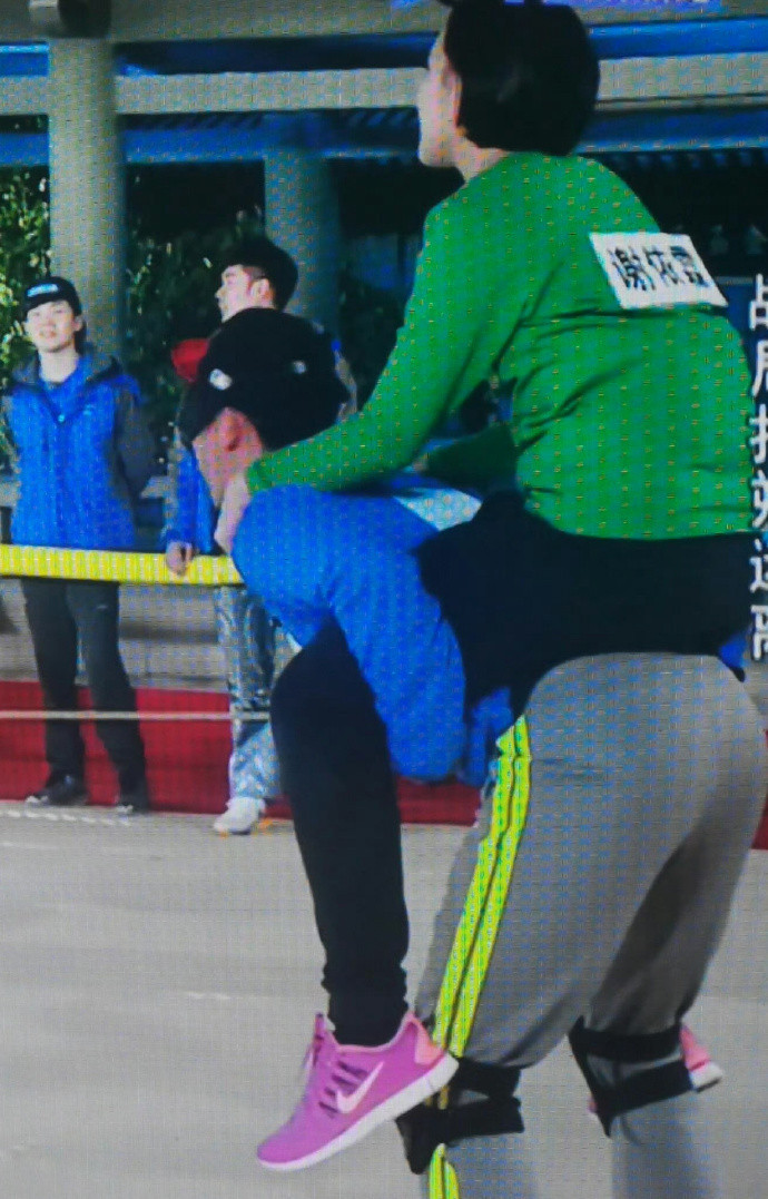以前综艺节目奔跑吧可以骑嘉宾身上，现在男女嘉宾稍微亲密点都会被过度解读