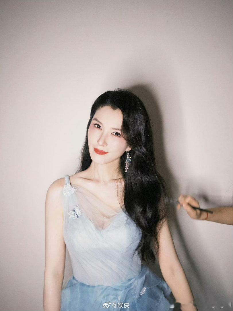 徐洁儿路人缘徐洁儿真的太圈粉了，温柔大气有实力，低调不张扬，舞台稳性格好，还总