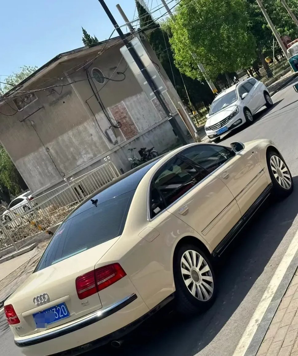 二手豪车能不能买呢？奥迪A84.2FSI尊贵型，新车落地大概190万，如今在