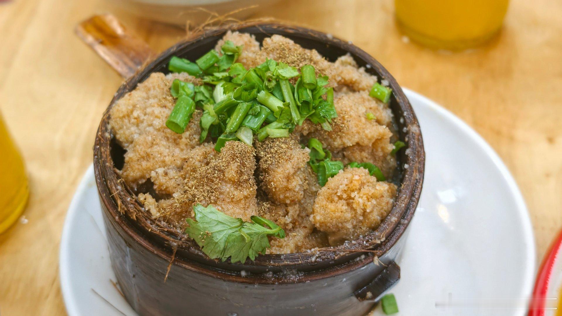 离开成都前再吃顿著名的翘脚牛肉，吃完果然是会翘脚的。成都