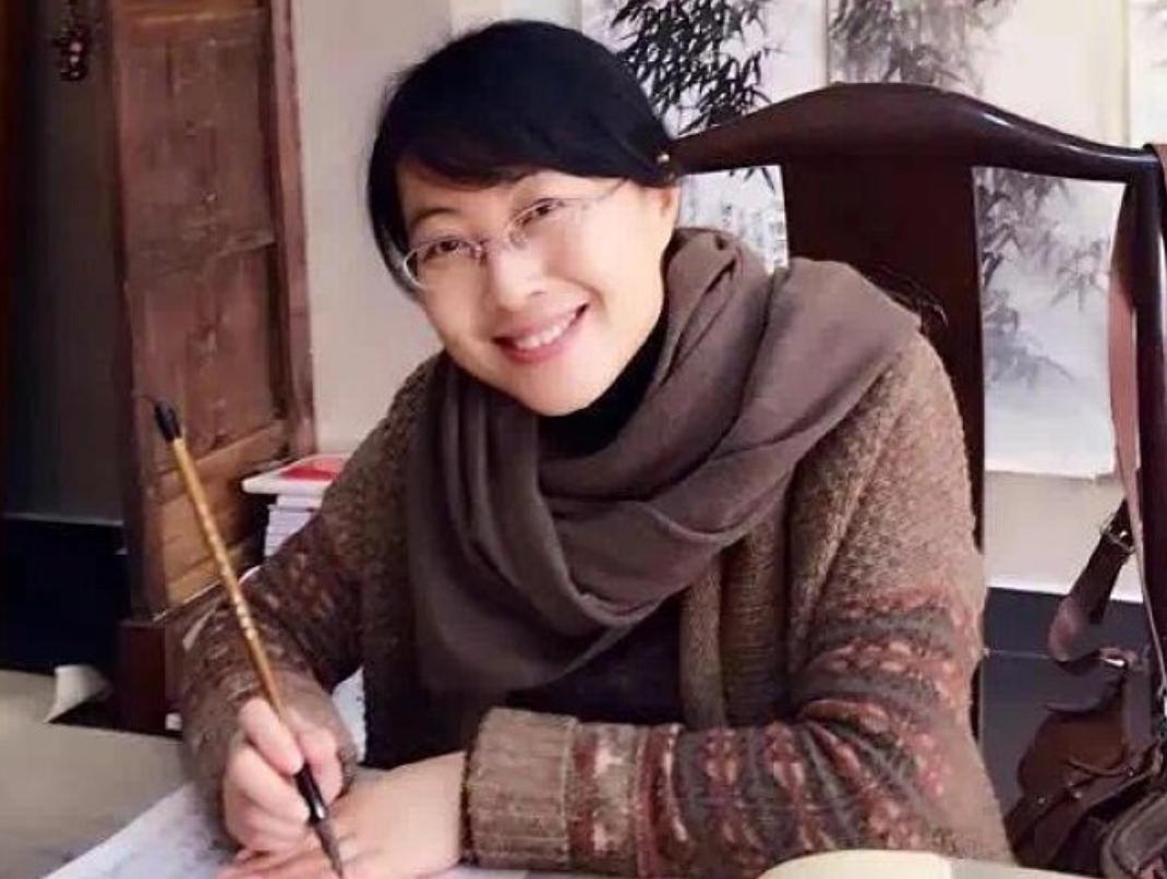 中书协理事，北京市书协副主席方放，是个美女书法家，不仅是人美，更重要的是写的字更