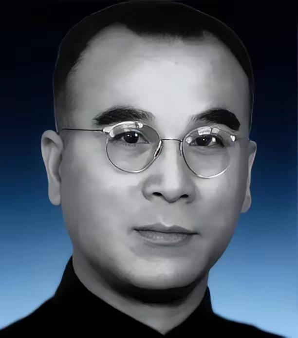 🌛1975年，一个在监狱里关了12年的老头被特赦出狱。没人记得，26年