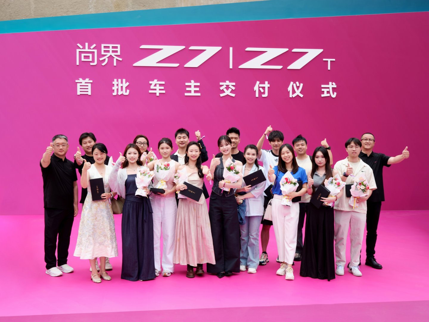 去年尚界H5首交的时候，我作为第一个车主慷慨激昂发言了一番，当时我就说，开尚界上