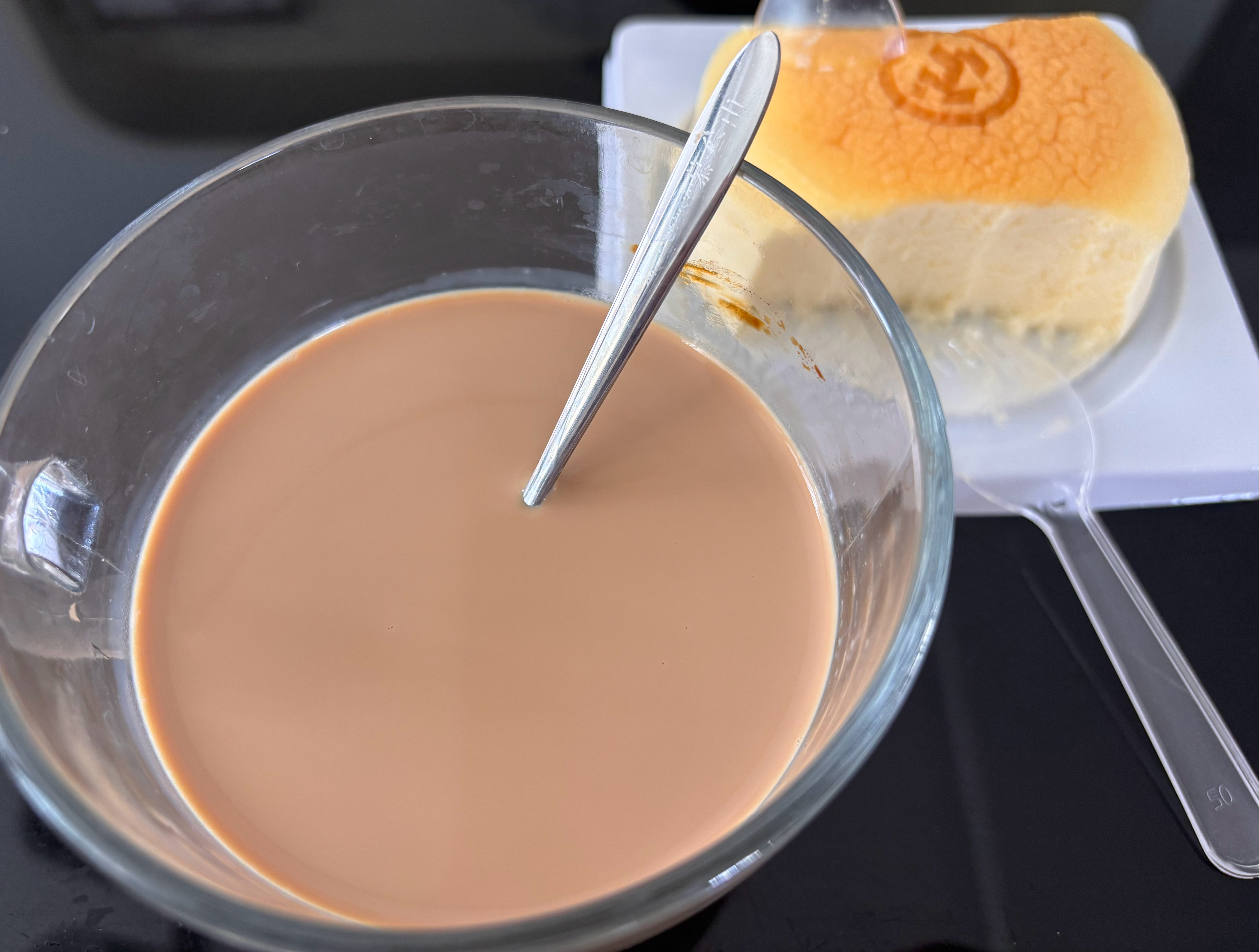 睡醒了咖啡甜品还有剥好的板栗🌰​​​