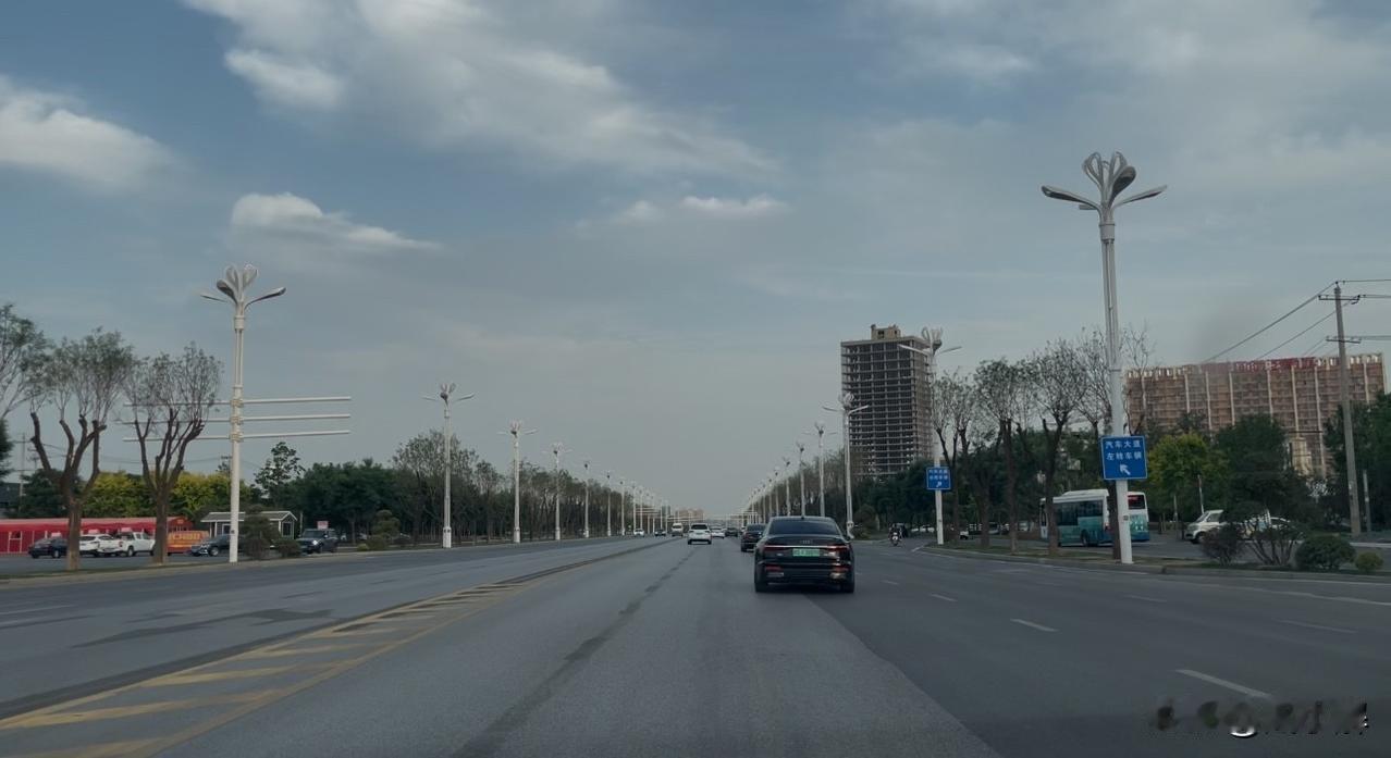 咸阳秦皇北路改造通车献礼篇：大道如虹启新程，秦都脉搏跃时代！千年秦都，再展雄