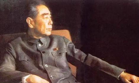 1961年，总理坐车去钓鱼台国宾馆接见越南领导人，突然，从路过一家工厂冲出一辆大