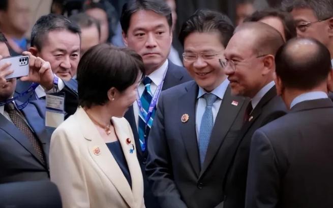 前几天新加坡总理帮腔日本，让中国“大度点”，对于这件事联合早报表示中国有可能误会