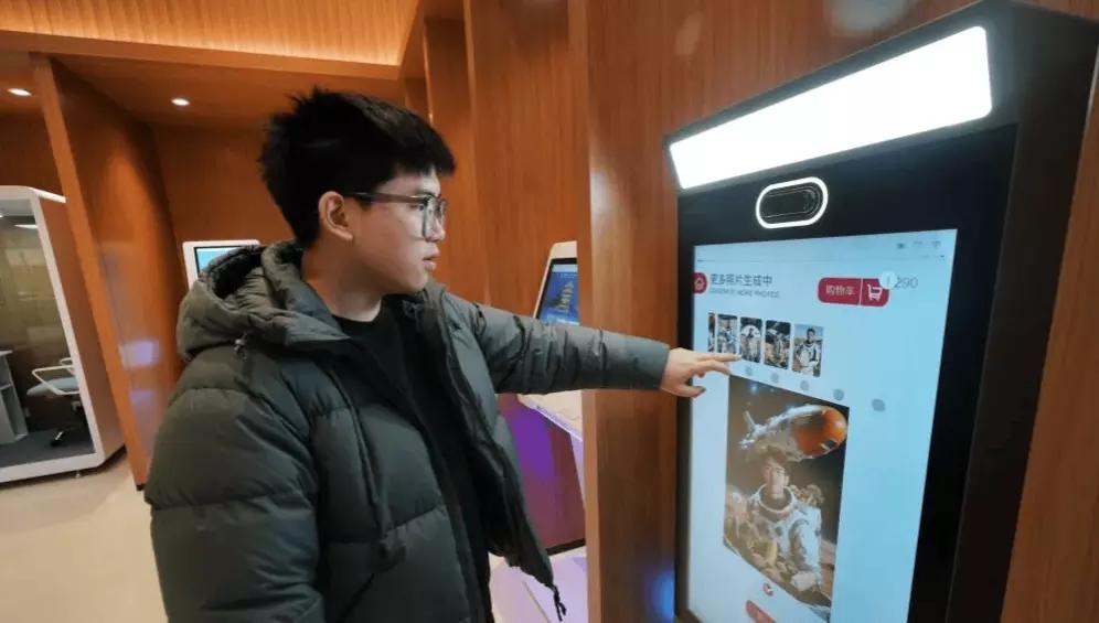 年进账超百万元！小伙在武汉创业“帮”人拍照，火到爆单年进账超百万元！小伙在