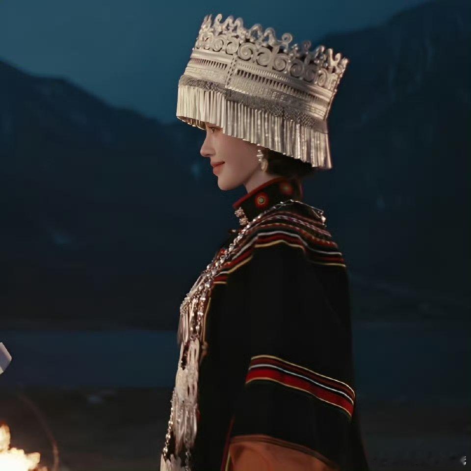 鞠婧祎ELLE四月刊杂志大片美丽的彝族少女