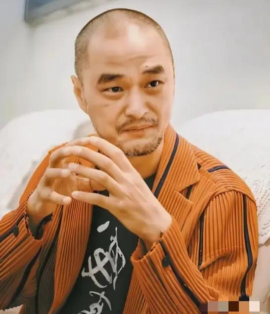 “我就是好色，我当妇科医生，我能光明正大地看女人。”说出这句话的“狂人”是一位2