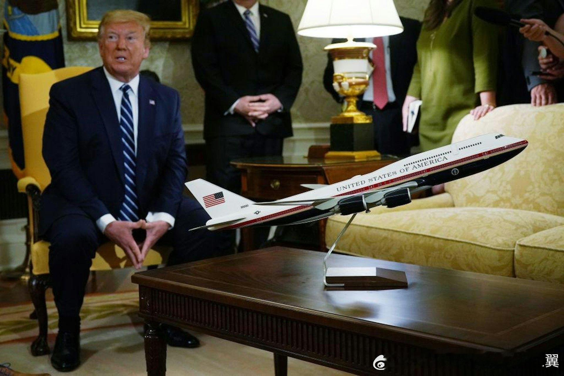 美国总统座机“空军一号”正在改变其标志性的涂装设计，长达60多年的“肯尼迪时代”