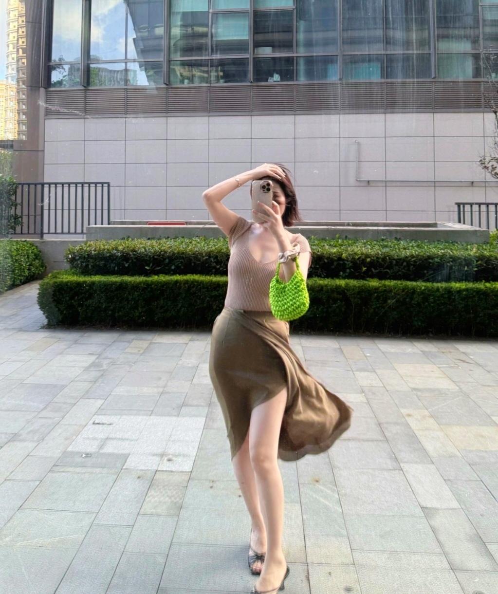 这恼人的夏风但美女说，刚刚好你说呢夏风吹起时