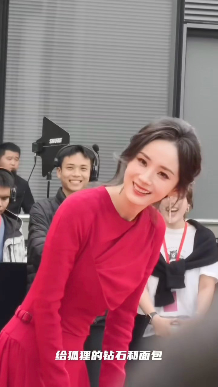 啊啊啊啊啊啊啊啊啊啊啊啊啊啊啊啊啊下次我也当着杨幂的面喊妈咪！！！！月牙笑都给我