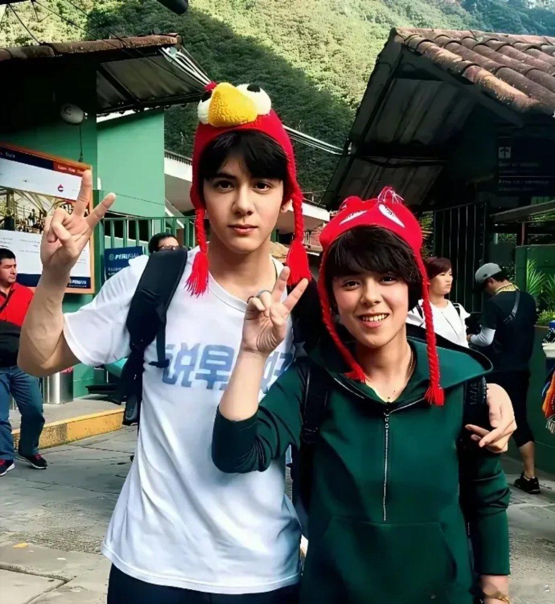 万万没想到，曾舜晞竟然有一个如此漂亮的姐姐，就他姐这个颜值和身材，不进娱乐圈确实