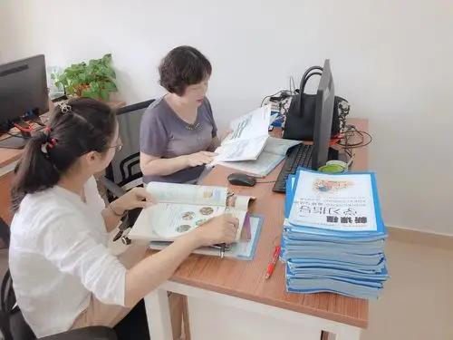 别以为你是中小学教研员感觉多么荣耀。可以坐在课堂听老师讲课，可以挑老师讲课的毛病