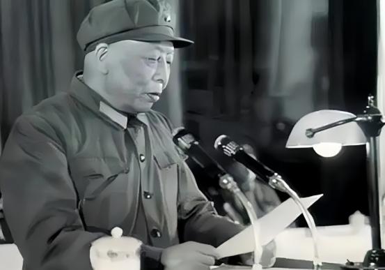 开国上将宋时轮晚年担任军事科学院院长，他住房的门窗需要修理，组织上就指派了一位老