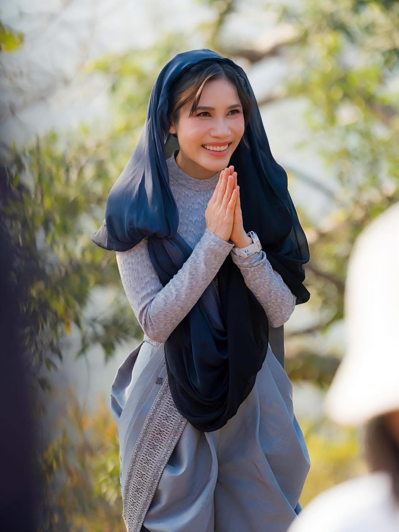 诗妮娜贵妃是冻龄女神，41岁依旧嫩如少女诗妮娜贵妃在泰佛伽耶寺住持，帕·普罗姆