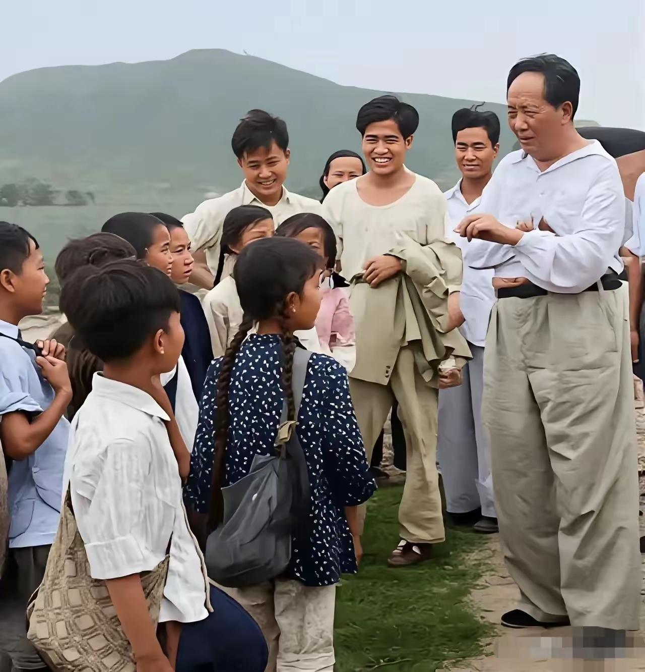 见过毛主席的长辈坦言：隔着数米，都能感受到他身上自带光芒很多人总好奇，为什