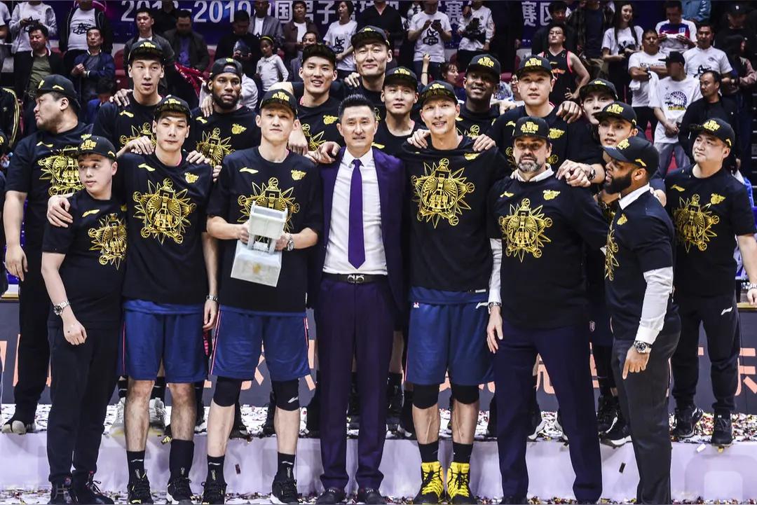 不得不说，广东队真的是整个cba联赛里面的一个“异类”！为什么这么说呢？因为