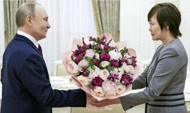 普京：安倍晋三的遗愿是与俄罗斯签署和平条约当地时间5月29日，安倍昭惠受邀前往