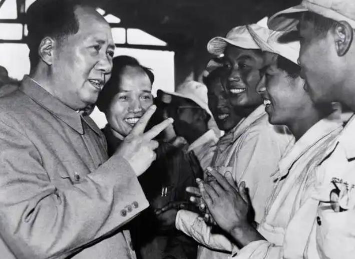 长征结束后，毛主席说了一句话：“凡不是党员者，一律入党”，毛主席为什么说这个话？