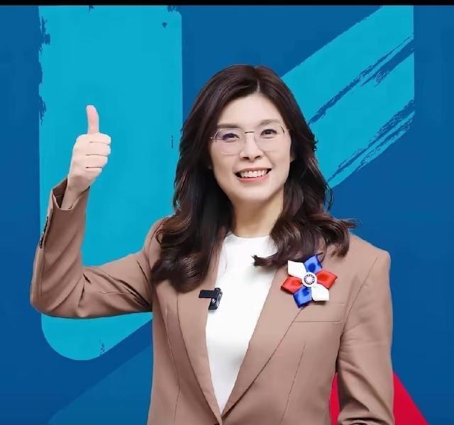 郑丽文这一手确实高明！10月10日，台当局举办了一场“双十庆典”，陈水扁、吕秀莲