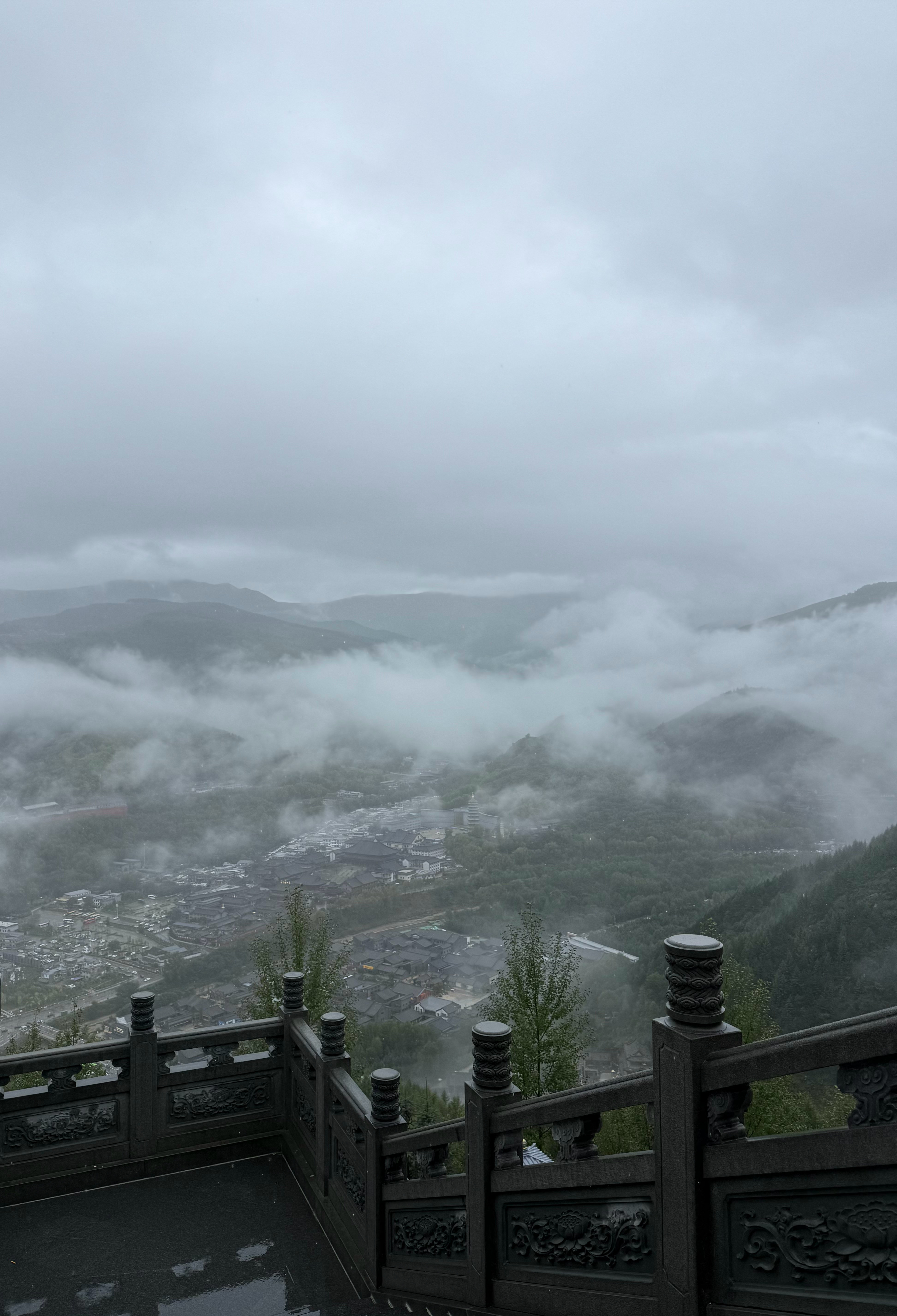五台山我现在略懂。五台山真的很好玩。我起初以为五台山只有一个庙宇，去了才知道里面