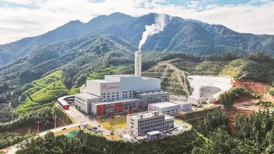 中国每年产生超过2.5亿吨生活垃圾，如果全靠填埋，仅北京就需要挖出深4米、面积等