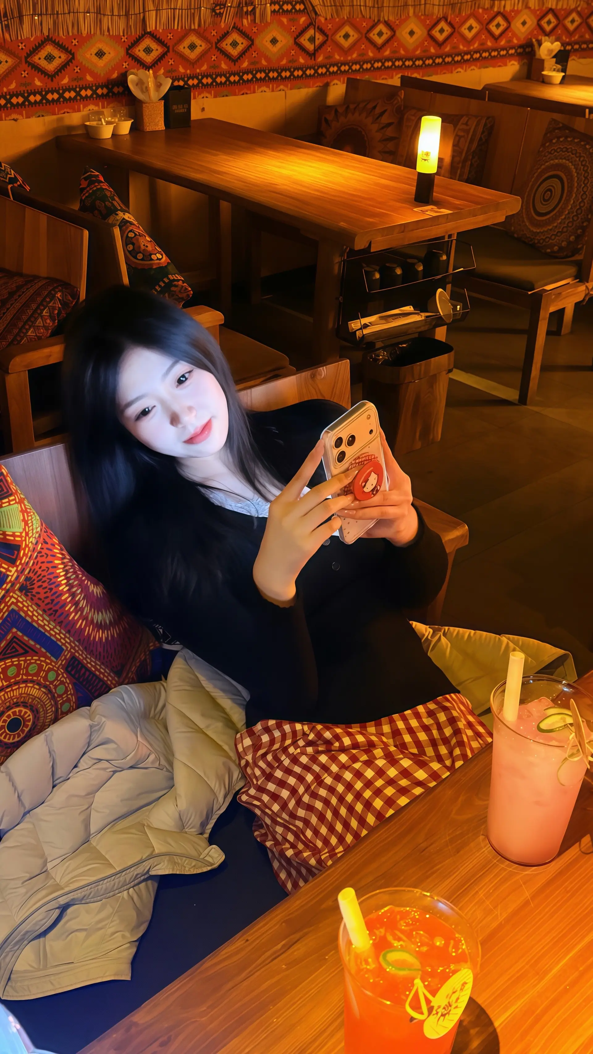 幸福迢迢如流水 于是宝石成了赝品 你的眼眸才是真迹 希望你开心