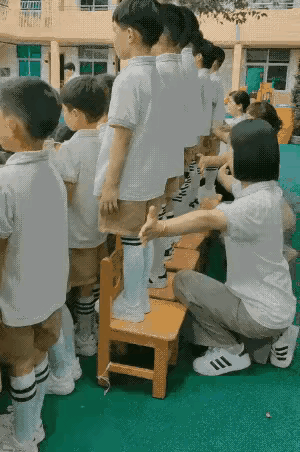张老师，我家小孩在学校喝水了吗[笑着哭]