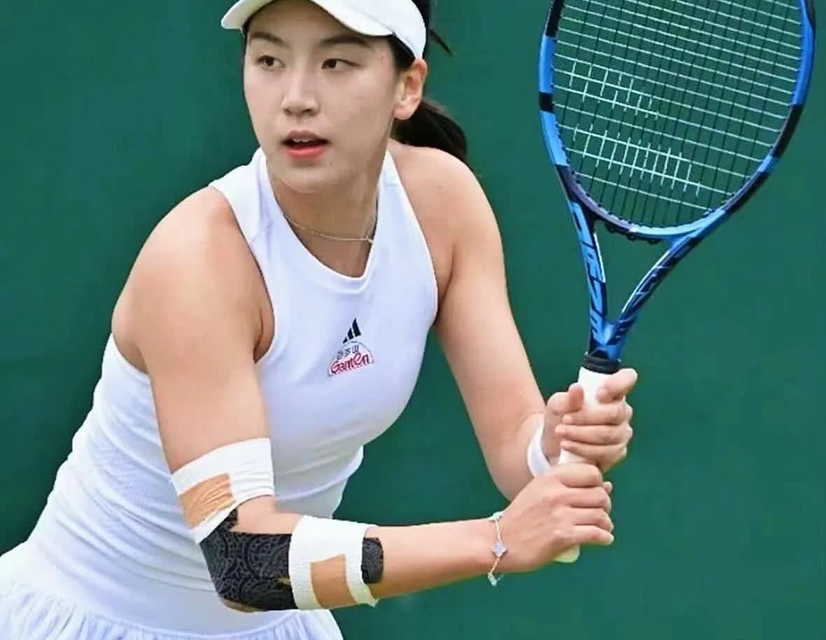终于明白陈冠希为啥跑去看王欣瑜比赛。看了王欣瑜温网采访，我直接被圈粉