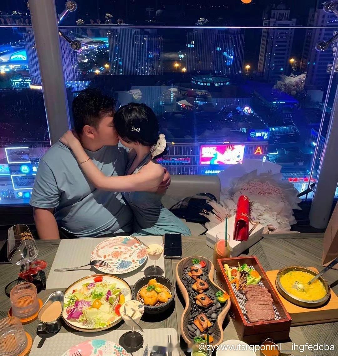 男人一定要有钱，不然谁跟你吃饭