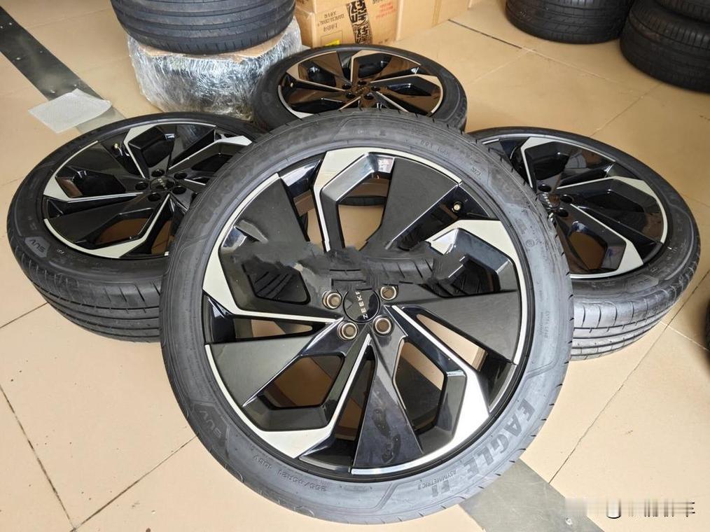 今日话题（轮胎）大家伙发现了吗？现在的车普遍都采用大轮毂低扁平比的轮胎，这