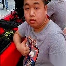 高考只考了292分，被所有亲戚盯着摇头的“差生”，最后竟然靠着一碗泡面分两顿吃出
