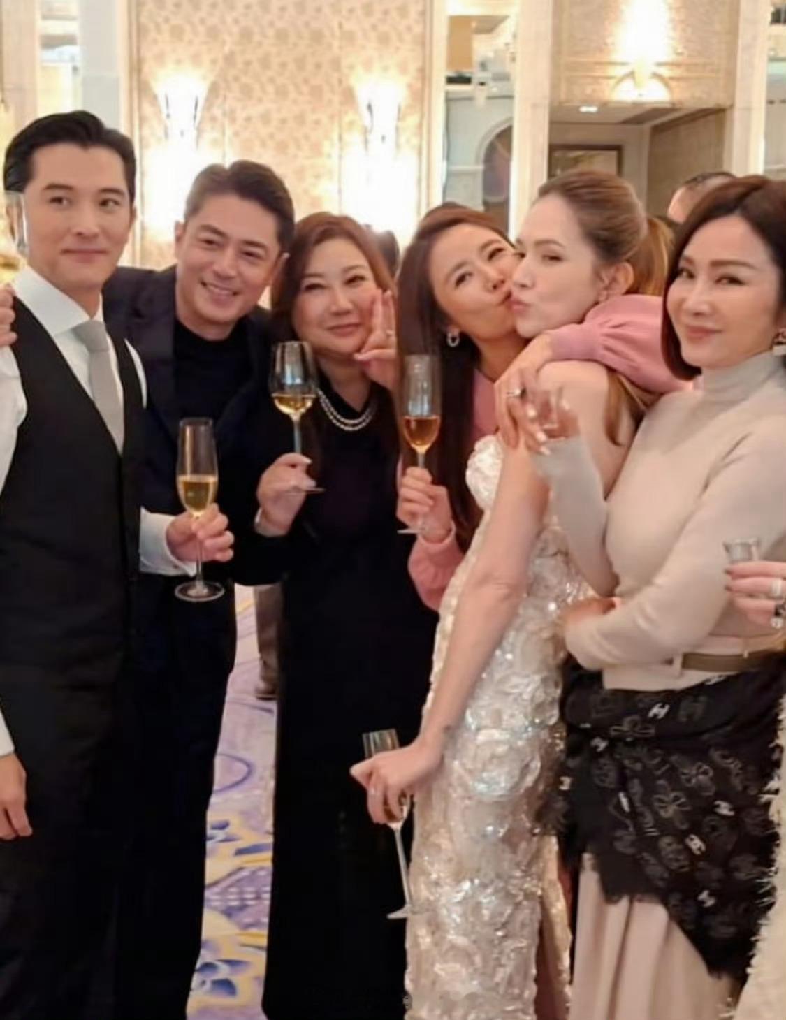 林心如霍建华参加邱泽许玮甯婚礼陈怡蓉夫妇与林心如霍建华合照好养眼