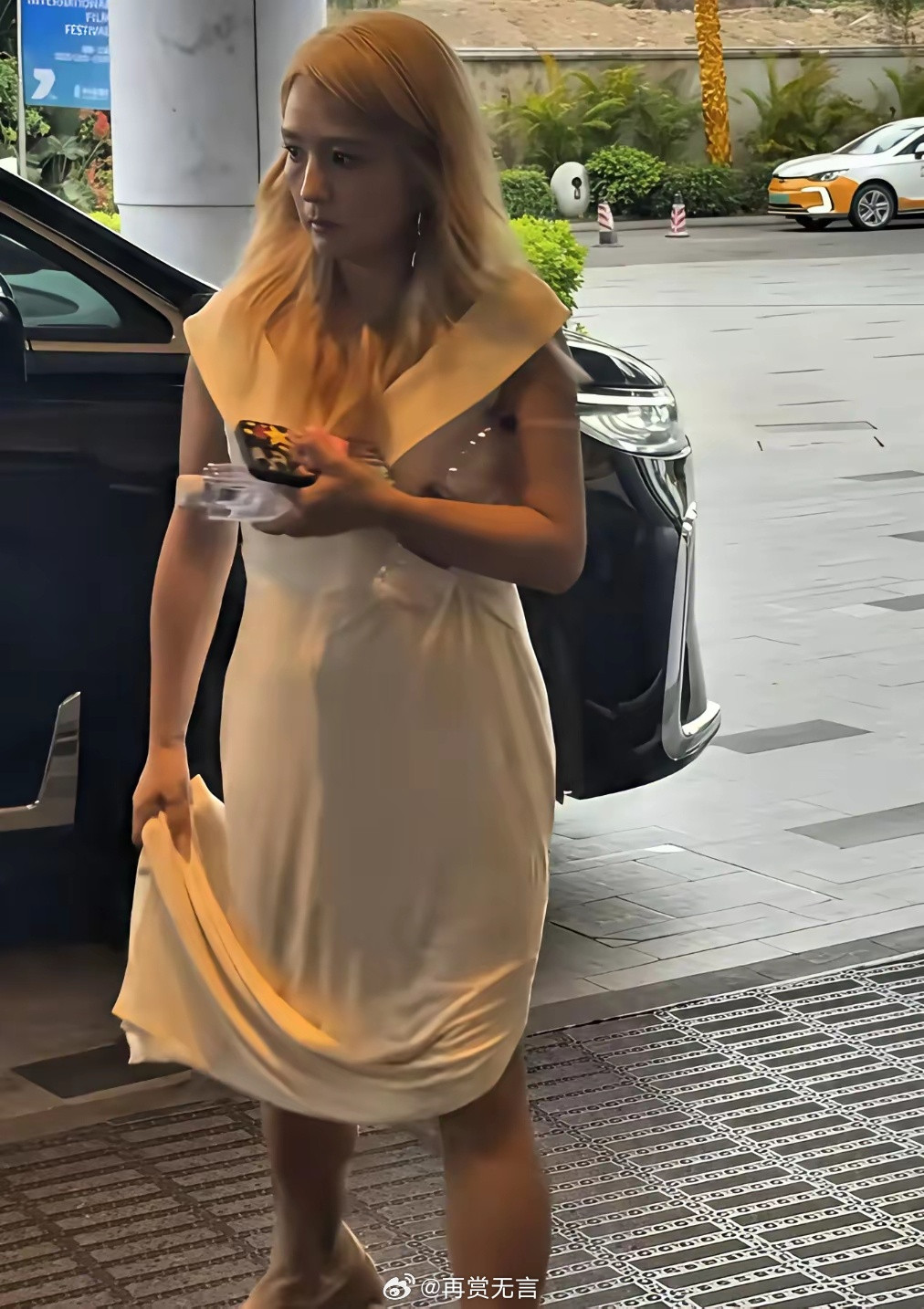 何洁的穿搭审美要是能像她的歌声一样稳，那就真的完美了！