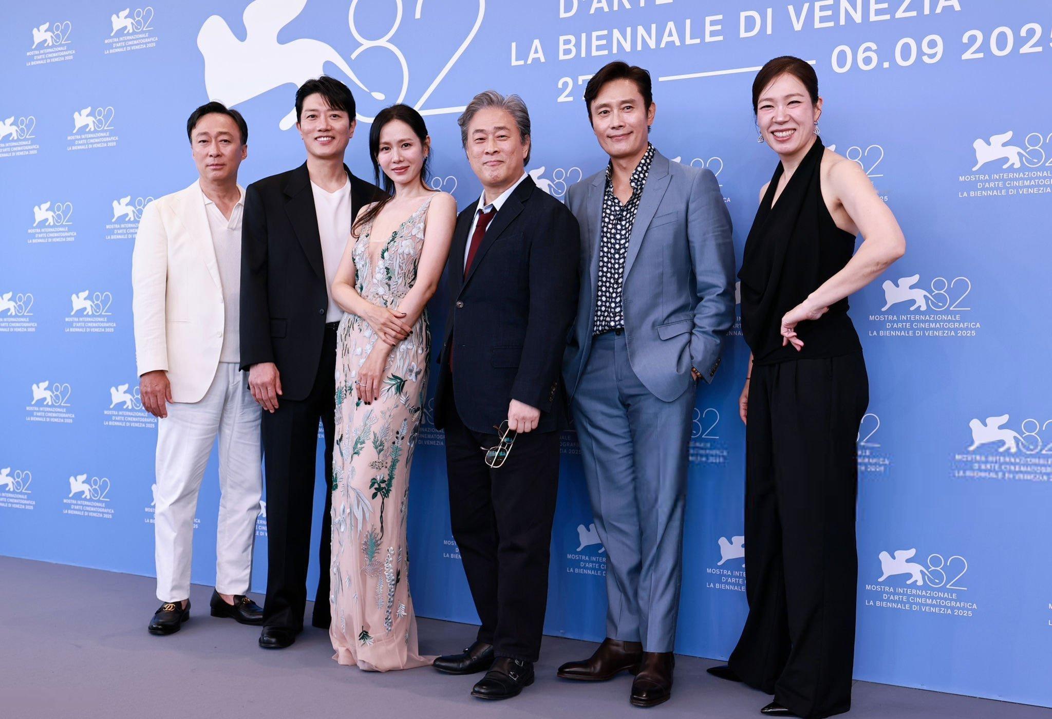 由朴赞郁执导，孙艺珍、李秉宪、朴熹洵、李星民、廉惠兰、车胜元、柳演锡等出演的新电
