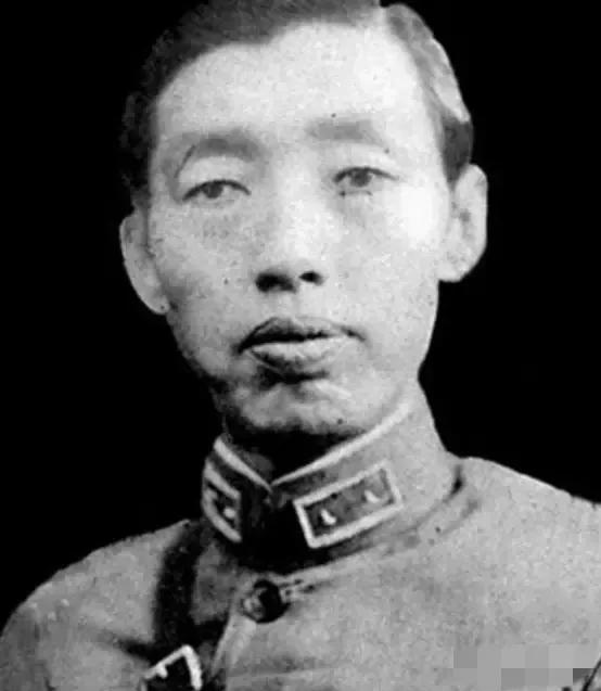 1939年，八路军129师青年游击纵队司令员段海洲回家探亲，却再也没有回来，他给