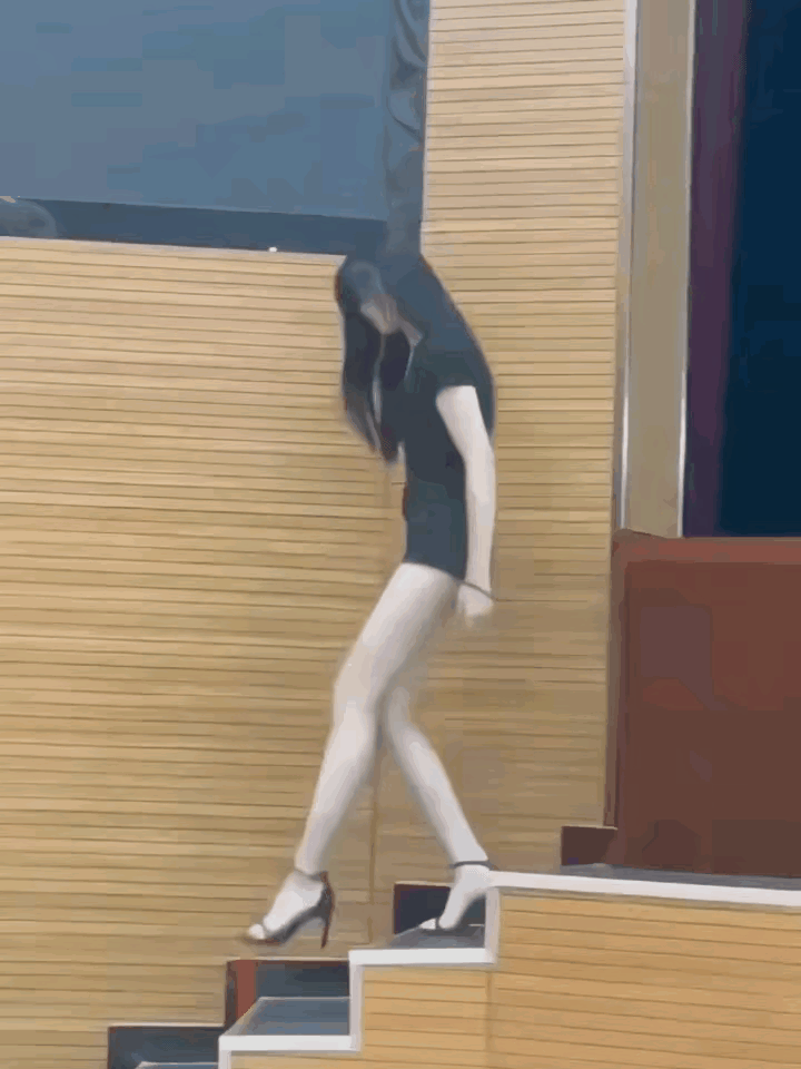 下楼梯太稳了！