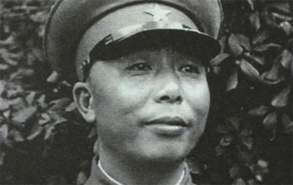 这位红军军长，连降三级成八路军团长，一月后当上了司令员这位红军军长，连降三