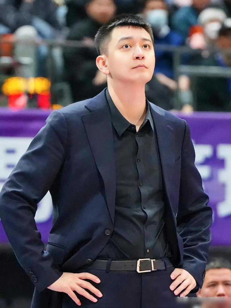 被狂浇了一盆冷水？随着辽宁本钢以64:96脆败于广厦，才发现这场比赛究竟有多不可