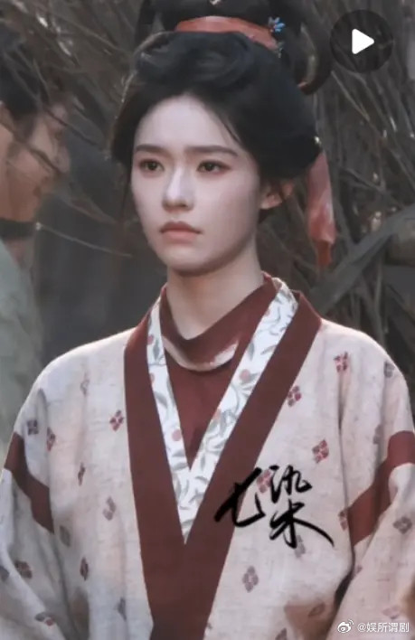 来存个归鸾女主妆造又说女配给女主让妆自己笑不笑心思用在正地方吧